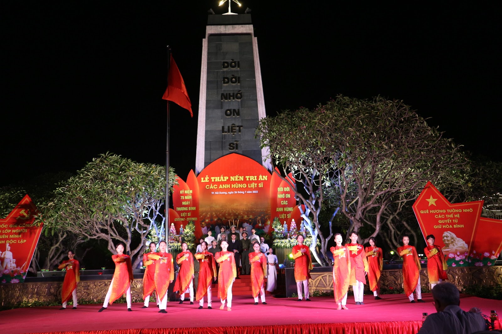 Nhấn để phóng to